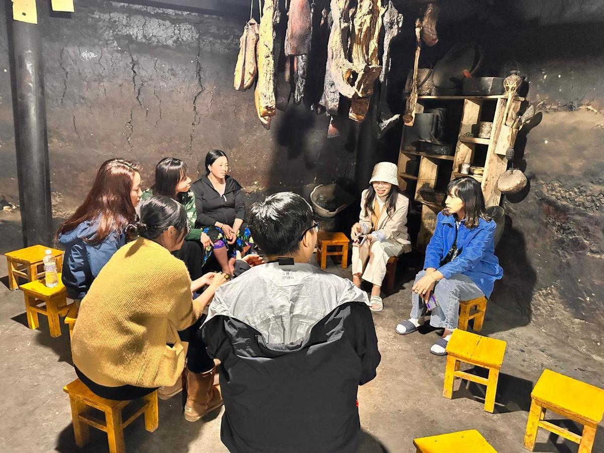 Nha Co Lao Xa Homestay Hmong & Bungalow Air Conditioner Dong Van  Kültér fotó
