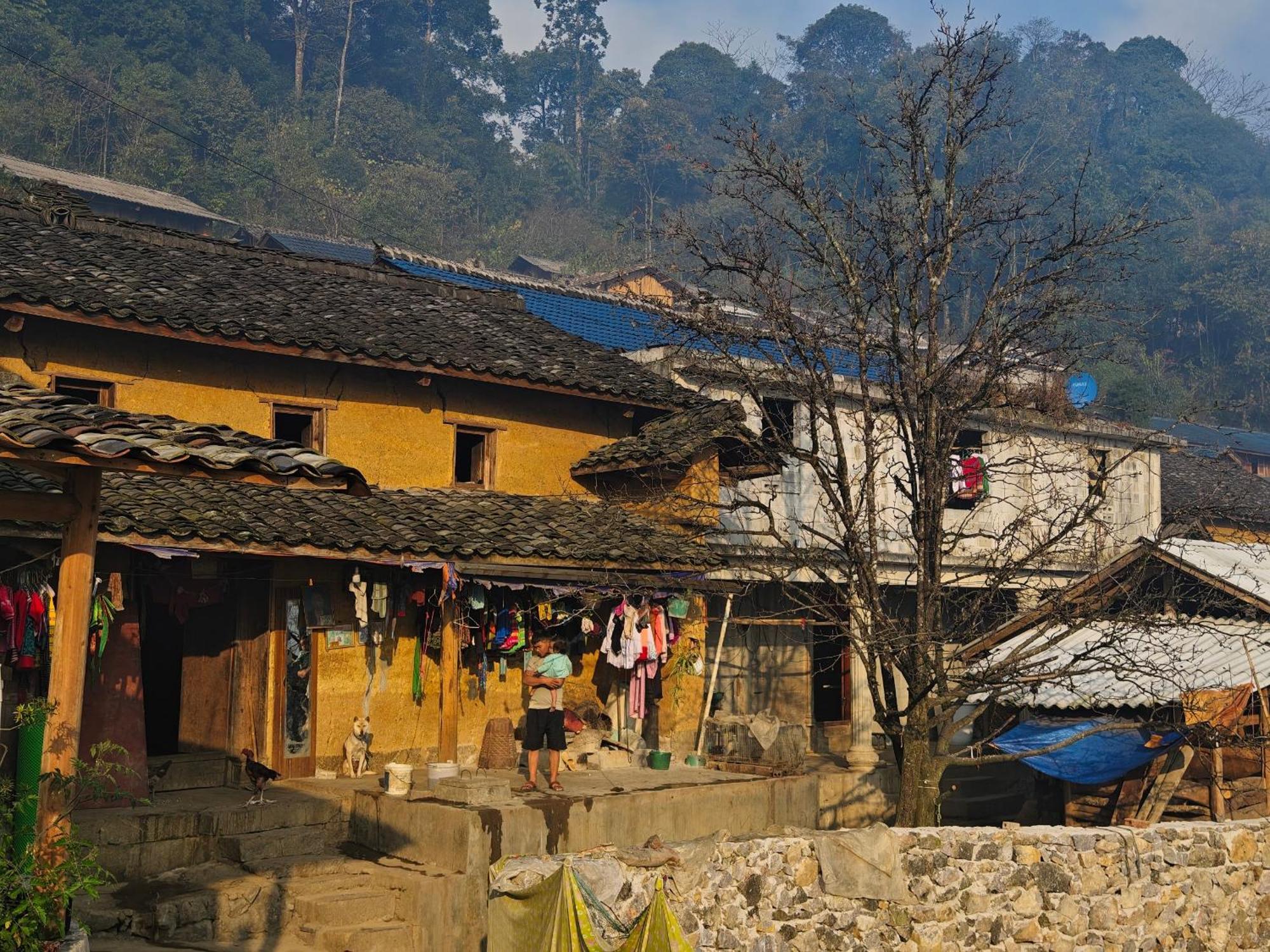 Nha Co Lao Xa Homestay Hmong & Bungalow Air Conditioner Dong Van  Kültér fotó