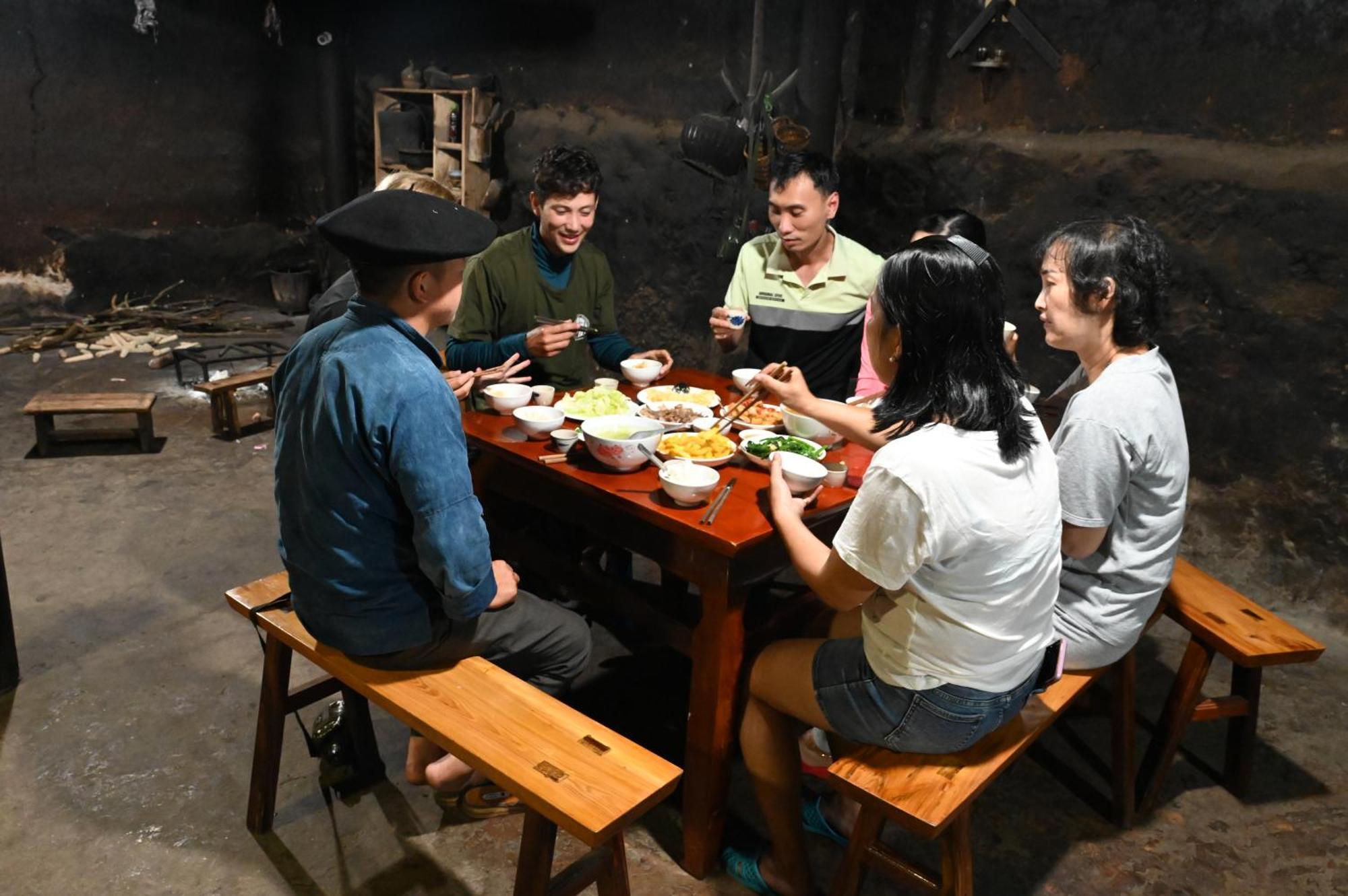 Nha Co Lao Xa Homestay Hmong & Bungalow Air Conditioner Dong Van  Kültér fotó